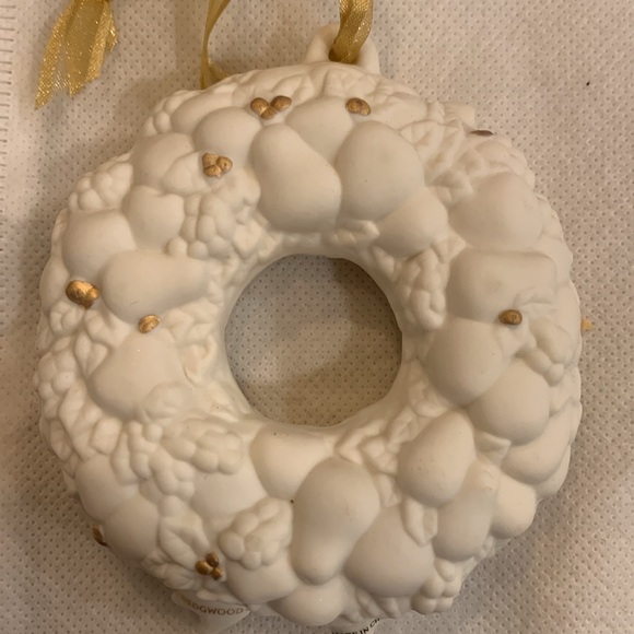 Wedgwood Christmas tree ornament in box wreath - Picture 8 of 9